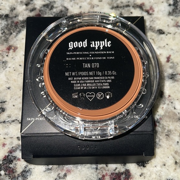 KVD Good Apple Foundation-Tan 070 - Picture 5 of 5